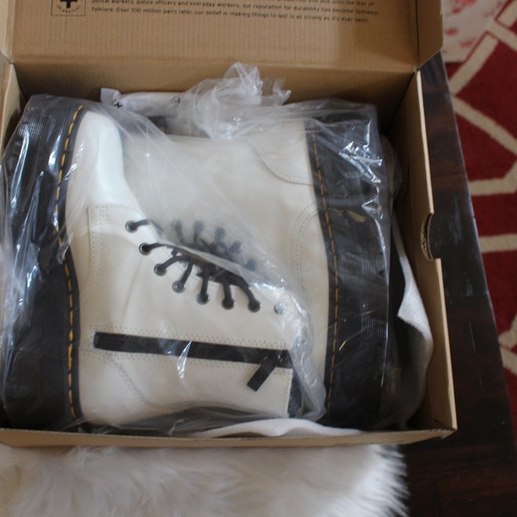 Dr. Martens, Jadon white Polished smooth platform leather boots - Picture 9 of 12